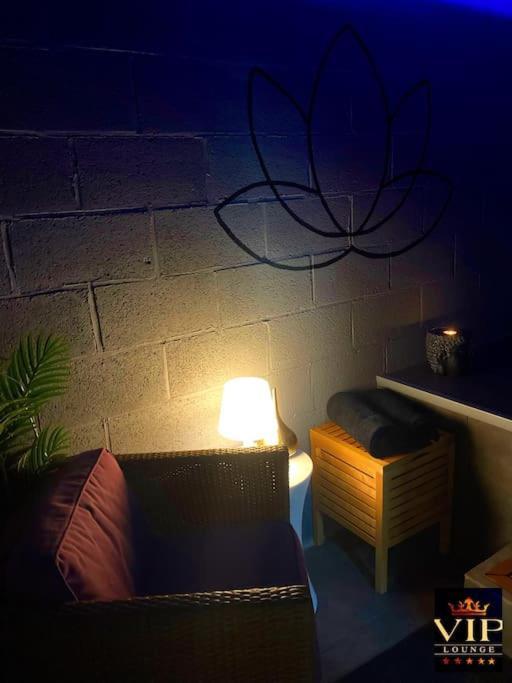 Vip Lounge Appartement Avec Jacuzzi Et Jardin Andenne Dış mekan fotoğraf